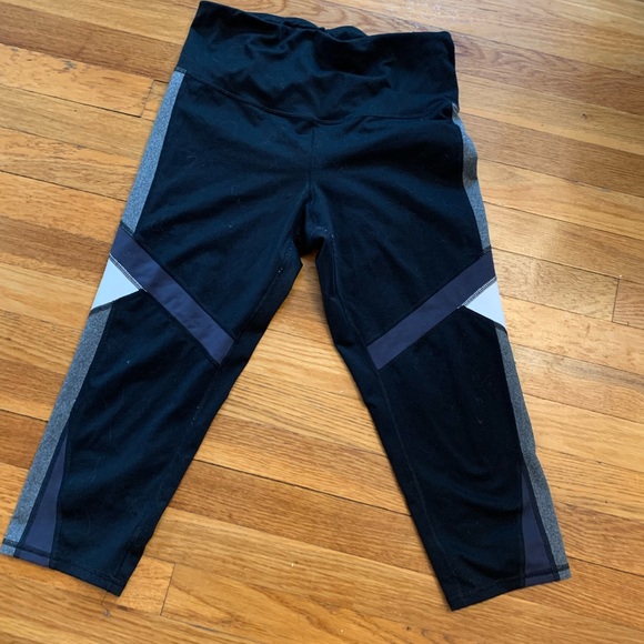 Set of 2 High Waist Capri Leggings with details - Picture 2 of 13